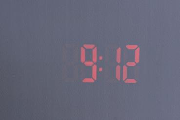 Radiowecker mit Projektor FM UKW Farb-Display Schlafzimmerradio mit Weckfunktion