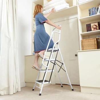 Sicherheitsleiter 4-Tritt-Leiter - So sicher und bequem wie eine Treppe Leiter