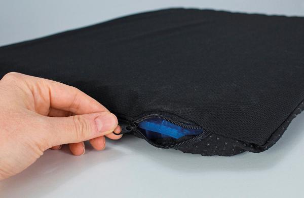 Gel Strukturkissen, blau mit schwarzem Bezug